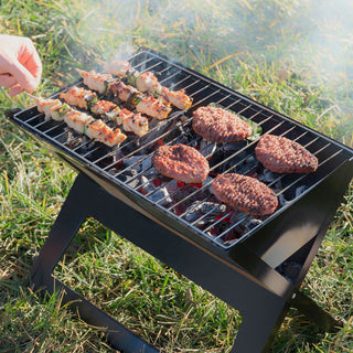 Klappbarer tragbarer Grill für die Verwendung mit Holzkohle FoldyQ